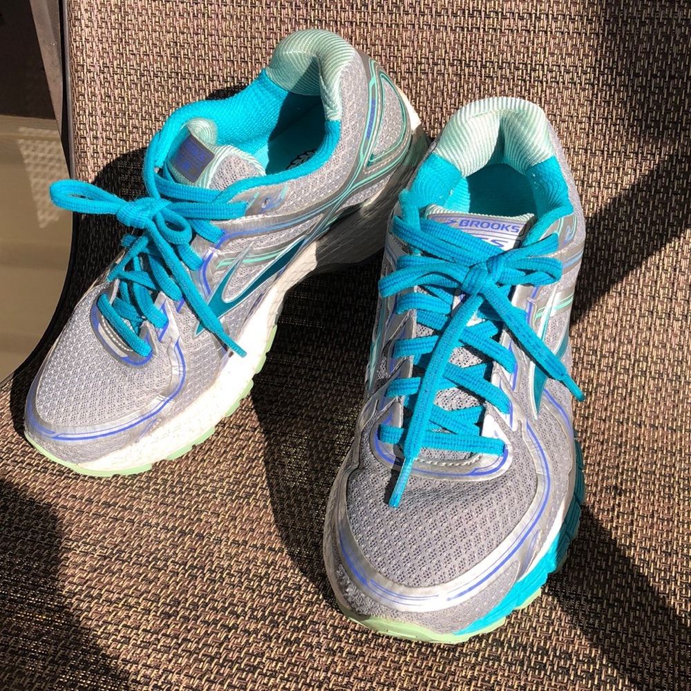 Brooks Adrenaline GTS16 Women Size 6B